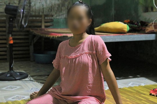 Bé gái 12 tuổi mang bầu 7 tháng tố cha dượng nhiều lần cưỡng hiếp