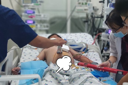 Truyền 2 lít màu cứu bé trai 13 tuổi bị sốt xuất huyết biến chứng nặng