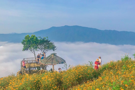 Lên Hang Kia - Pà Cò ngắm biển mây trắng bồng bềnh