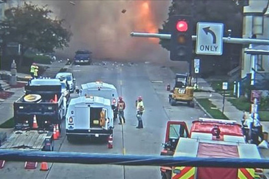 Hình ảnh vụ nổ gas kinh hoàng ghi được qua camera giao thông