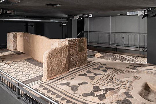Sửa nhà phát hiện kho báu khổng lồ 'ẩn mình' dưới lòng đất suốt 2.000 năm
