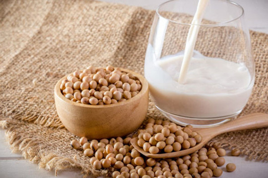 Sữa đậu nành bổ dưỡng nhưng sẽ gây hại khi uống sai cách