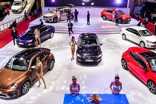 Thị trường ô tô chạy nước rút cuối năm, giá xe giảm sâu