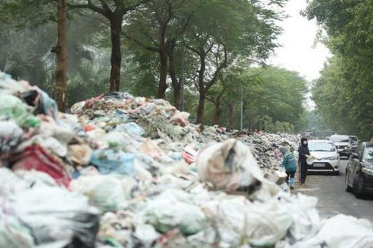 Dân chặn xe vào bãi rác Nam Sơn: Sở Xây dựng Hà Nội đề xuất phương án xử lý