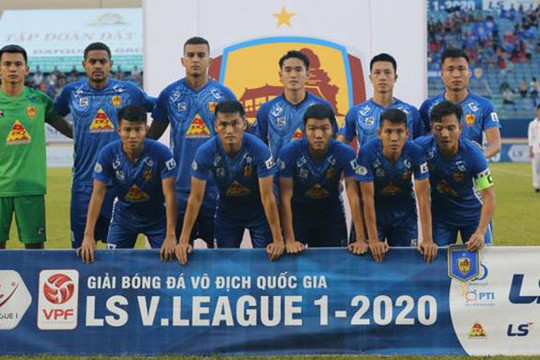 Nhà vô địch V-League 2017 Quảng Nam xuống hạng sau trận đấu điên rồ ở Lạch Tray