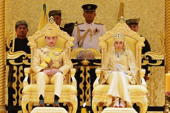 Cuộc sống xa xỉ của hoàng gia Brunei