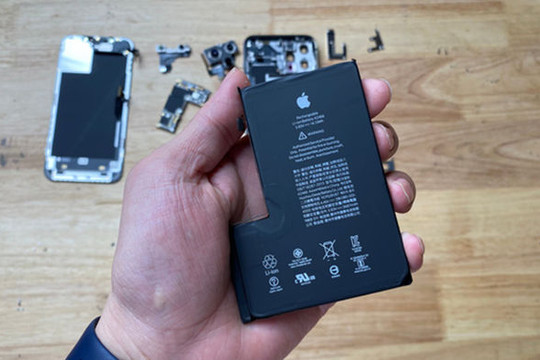Mổ bụng iPhone 12 Pro Max, xác nhận dung lượng pin chỉ là 3.687mAh