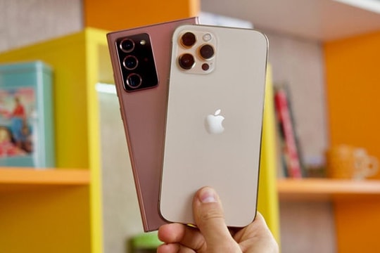 iPhone 12 Pro Max đọ dáng cùng Samsung Galaxy Note20 Ultra
