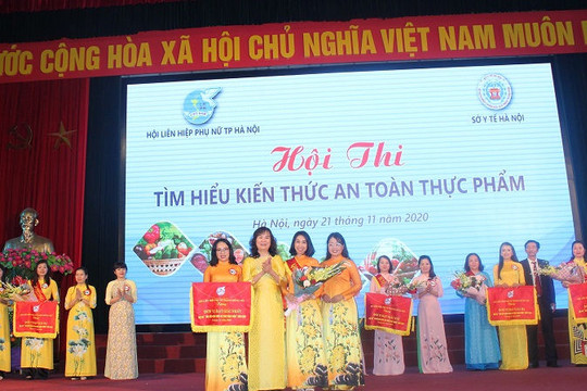 Hội Liên hiệp Phụ nữ quận Tây Hồ giành giải Nhất cuộc thi về An toàn thực phẩm