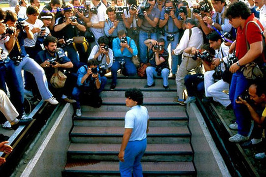 Maradona: 'Cậu bé vàng' và 'vị thánh sống' ở vùng đất mafia