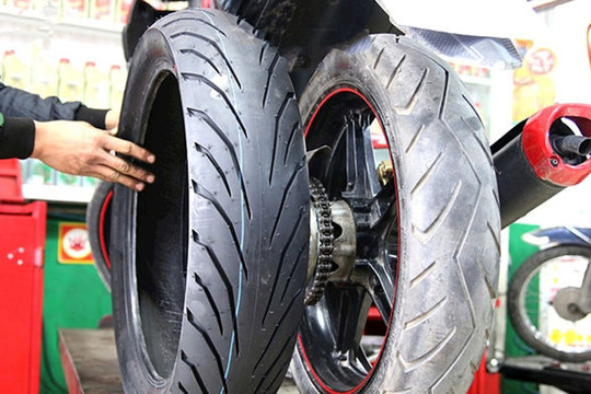 Khi nào cần phải thay mới lốp xe máy để đảm bảo an toàn?