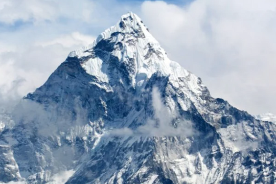 Đỉnh Everest thực sự cao bao nhiêu?