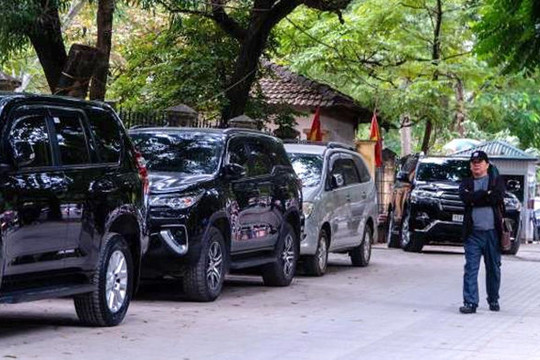 Vỉa hè cải tạo khang trang bị biến thành bãi đỗ xe: Thành ủy Hà Nội lên tiếng