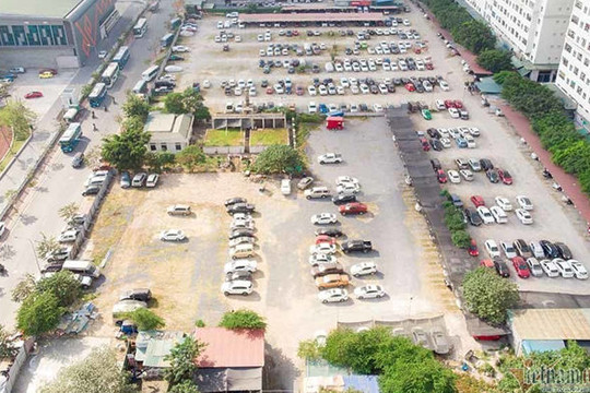 Nửa triệu m2 đất bãi xe 'đắp chiếu', quận đông dân nhất Hà Nội gửi bãi chui