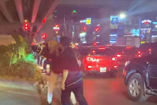 Hà Nội: Tài xế đánh người sau va chạm giao thông đã tới trụ sở công an làm việc