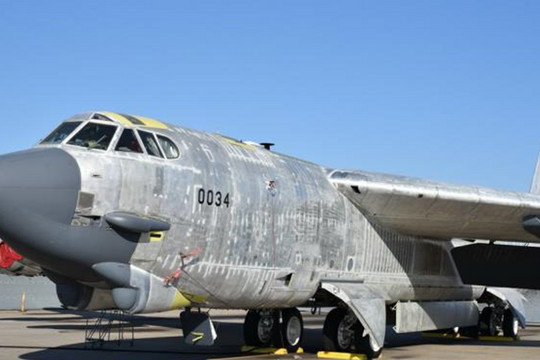 Máy bay ném bom ‘kỵ sĩ ma’ B-52H tái xuất sau 10 năm ở bãi phế liệu