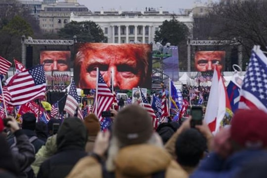 Đồng minh ông Trump liên quan đến cuộc bạo loạn đồi Capitol