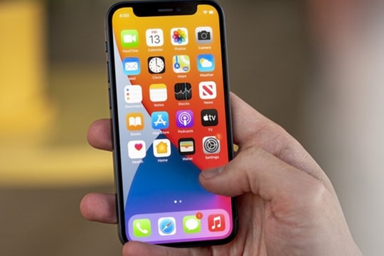 Giá bán iPhone 12 và 12 mini 'chạm đáy' tại Việt Nam, người dùng vẫn thờ ơ