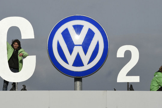 Volkswagen có thể bị phạt 100 triệu euro vì phát thải CO2 vượt chuẩn