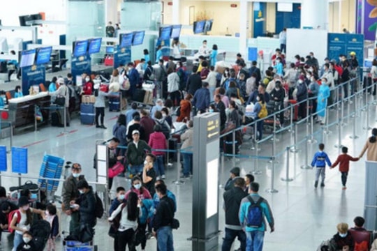 Từ chối vận chuyển khách đi máy bay không đeo khẩu trang
