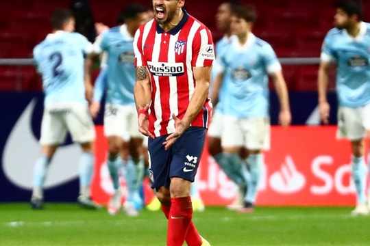 Luis Suarez lập cú đúp trong ngày Atletico rơi chiến thắng đáng tiếc
