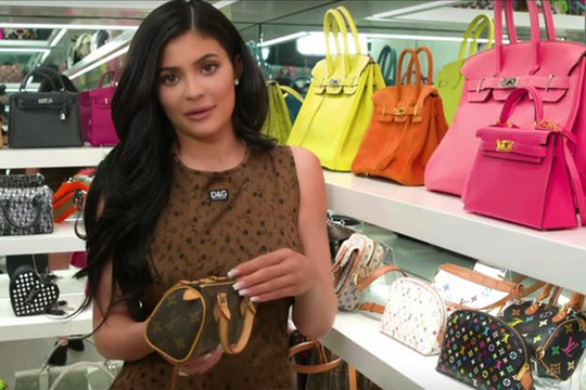 Kylie Jenner khoe tủ đồ hiệu 'triệu đô'