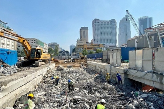 Tháo dỡ toàn bộ rào chắn thi công nhà ga trung tâm tuyến metro số 1