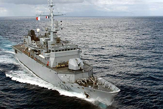 Uy lực hộ vệ hạm của Hải quân Pháp cập cảng Cam Ranh thăm Việt Nam