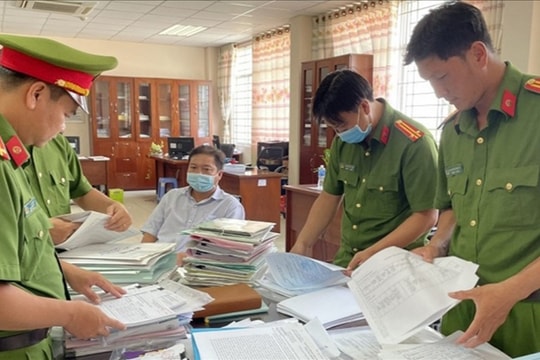 Khởi tố 10 bị can, bắt giam 3 cán bộ Chi cục thuế gây thiệt hại 10 tỷ đồng