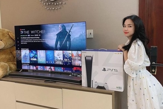 Người hào hứng khoe máy, kẻ bán gấp PS5 trong đêm
