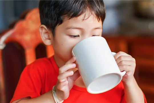 Cà phê có thực sự làm trẻ chậm phát triển không?