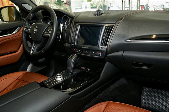 Ngắm nội thất tinh tế Ermenegildo Zegna trên chiếc Maserati Levante