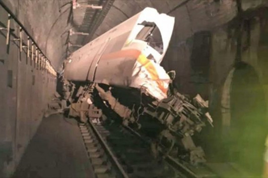 Lãnh đạo giao thông Đài Loan từ chức bất thành sau tai nạn đường sắt