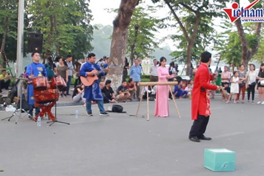 Hà Nội tạm dừng tổ chức các lễ hội và tuyến phố đi bộ
