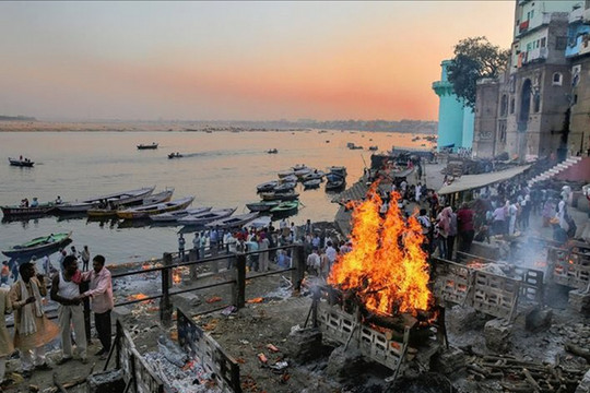 Lý do nhiều người Ấn Độ muốn được hỏa táng ở sông Hằng