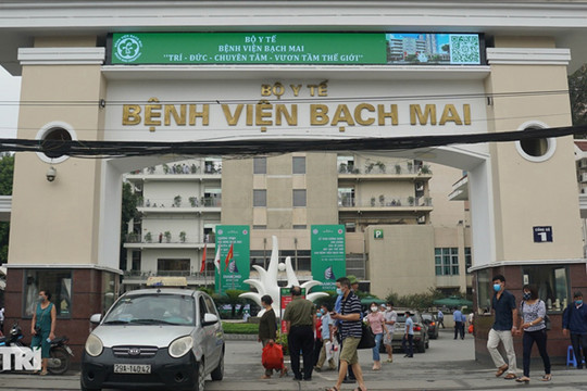 Vì sao cựu lãnh đạo BV Bạch Mai nhận 500 triệu đồng nhưng không dính tội?
