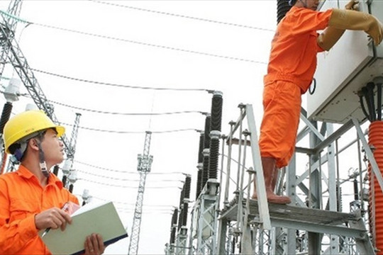 Tiêu thụ điện mùa hè tăng 15%, Hà Nội có đủ điện cung cấp?