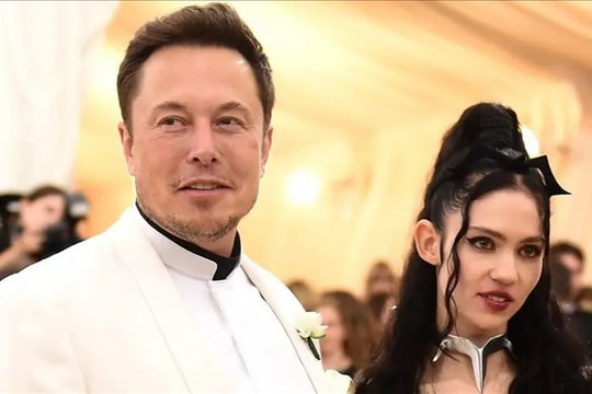 Elon Musk bị bạn gái gọi là 'trẻ trâu' trên mạng xã hội