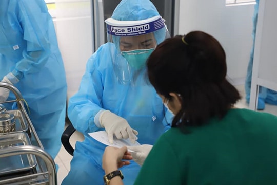 Vợ chồng, nữ công nhân, người nhà bệnh nhân  liên quan đến BV Bệnh nhiệt đới Trung ương ở 4 tỉnh dương tính với Covid-19
