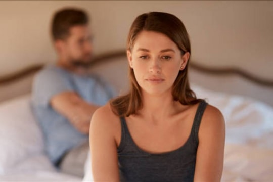 Tôi tóm được vợ làm trò chim chuột với tay bạn chạy, đây không phải lần đầu