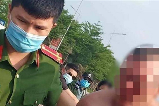 Bắt tên cướp taxi manh động cầm dao chém người tại Hà Nội