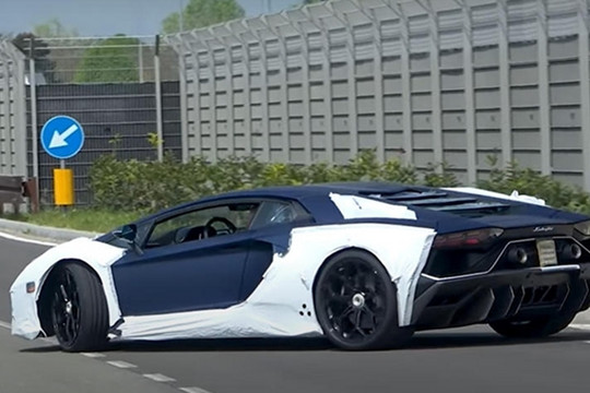 Lamborghini Aventador phiên bản cuối cùng được thử nghiệm