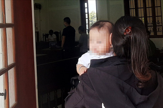 Hai đứa trẻ 'bị bỏ rơi' và nỗi đau của 3 người đàn bà trong một phiên tòa