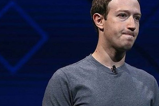 Facebook giống 'gã rình mò phòng tắm' và nghĩ sẽ tốt cho người dùng