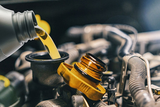 Những loại dầu nhớt động cơ phổ biến cho xe ôtô