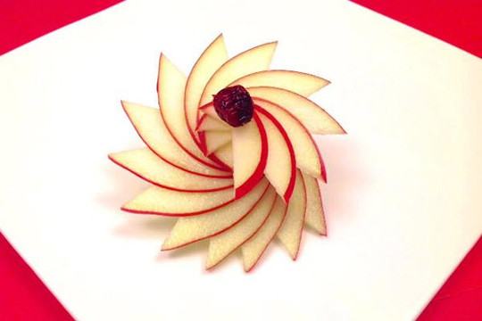 Cách cắt tỉa táo trang trí cho món ăn đẹp mắt