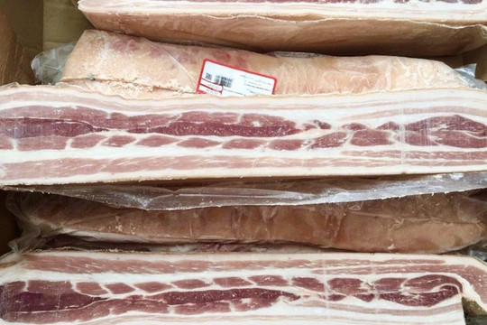 Thịt heo chỉ hơn 50.000 đồng/kg vẫn ồ ạt nhập về Việt Nam