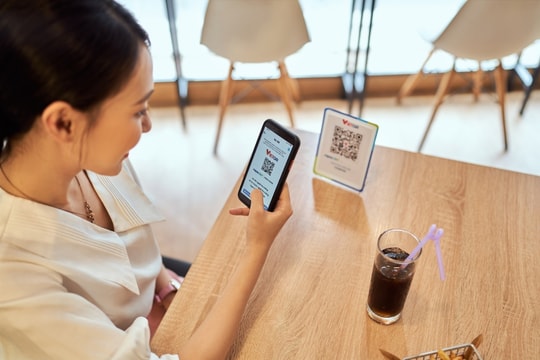 14 ngân hàng cho chuyển tiền nhanh và thanh toán bằng mã QR