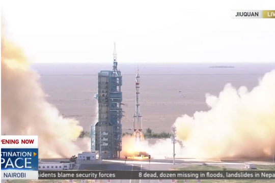 Trung Quốc đưa thành công ba phi hành gia lên trạm vũ trụ mới