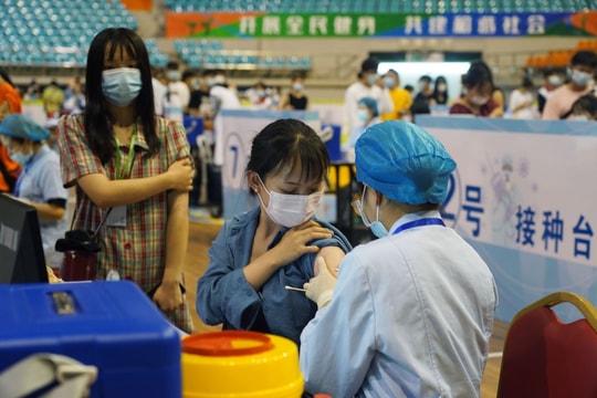 Yếu tố giúp Trung Quốc ‘về đích’ tiêm ngừa COVID-19 sau khởi đầu chậm